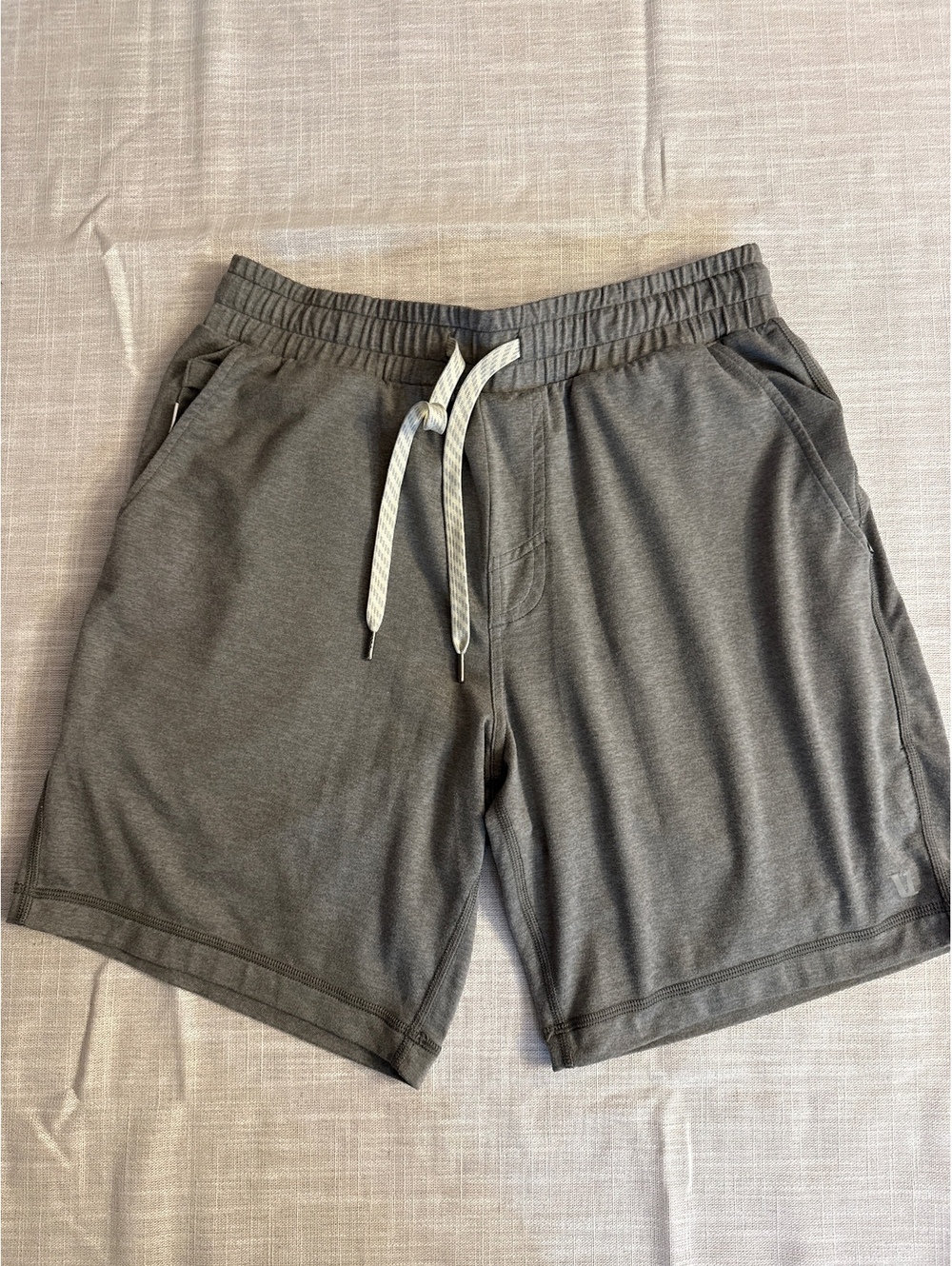 Vuori Men's Gray Athletic Shorts Size S